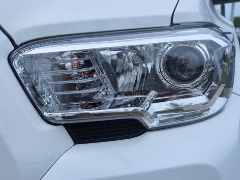 Certified 2023 Toyota Tacoma SR5 w/ Technology Package image 6