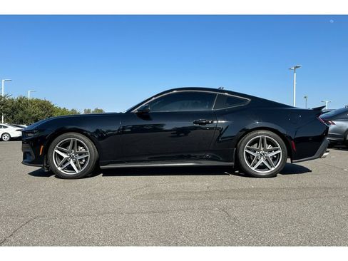 Used 2025 Ford Mustang Coupe RWD image 2