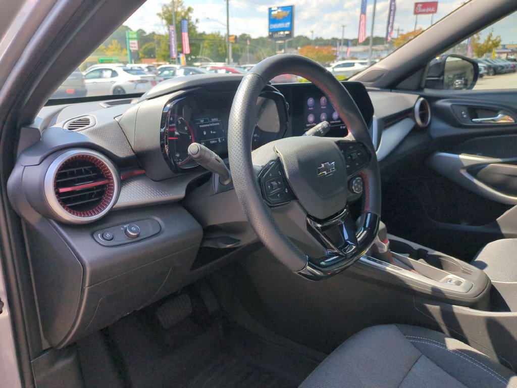 Used 2025 Chevrolet Trax RS w/ Driver Confidence Package FWD image 14