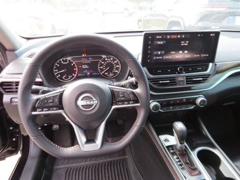 Used 2023 Nissan Altima 2.5 SR w/ SR Premium Package FWD image 16