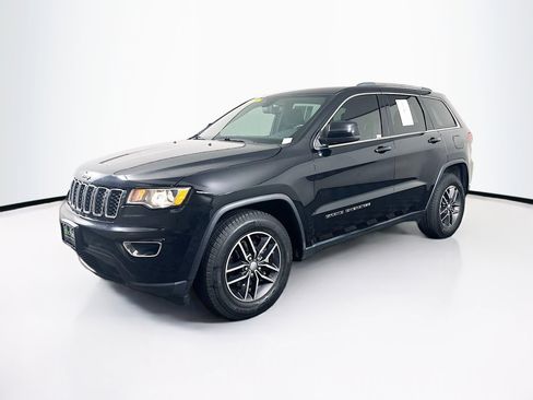 Used 2018 Jeep Grand Cherokee Laredo image 3