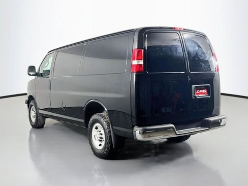 Used 2017 Chevrolet Express 2500 RWD image 3