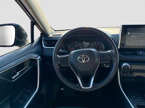 Used 2022 Toyota RAV4 XLE image 19
