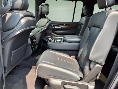 Used 2023 Jeep Grand Wagoneer L Series II AWD/4WD image 7