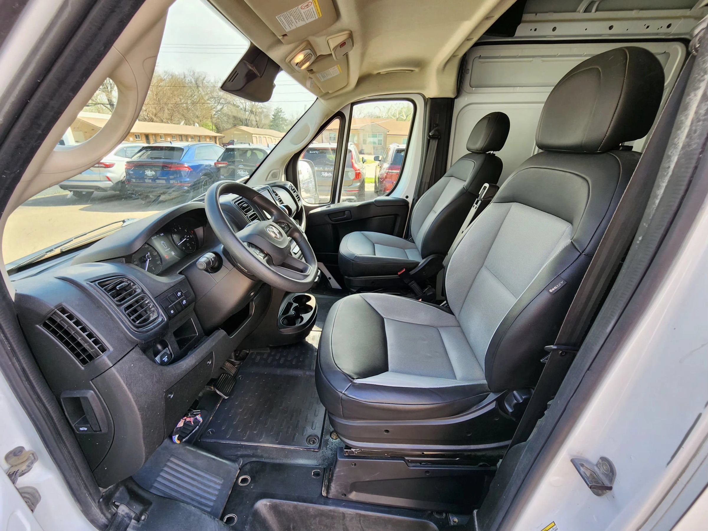 Used 2025 RAM ProMaster 2500 w/ Convenience Group FWD image 24