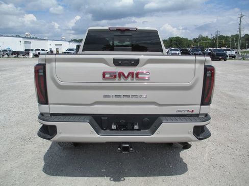 New 2026 GMC Sierra 2500 AT4 w/ AT4 Premium Plus Package AWD/4WD image 5