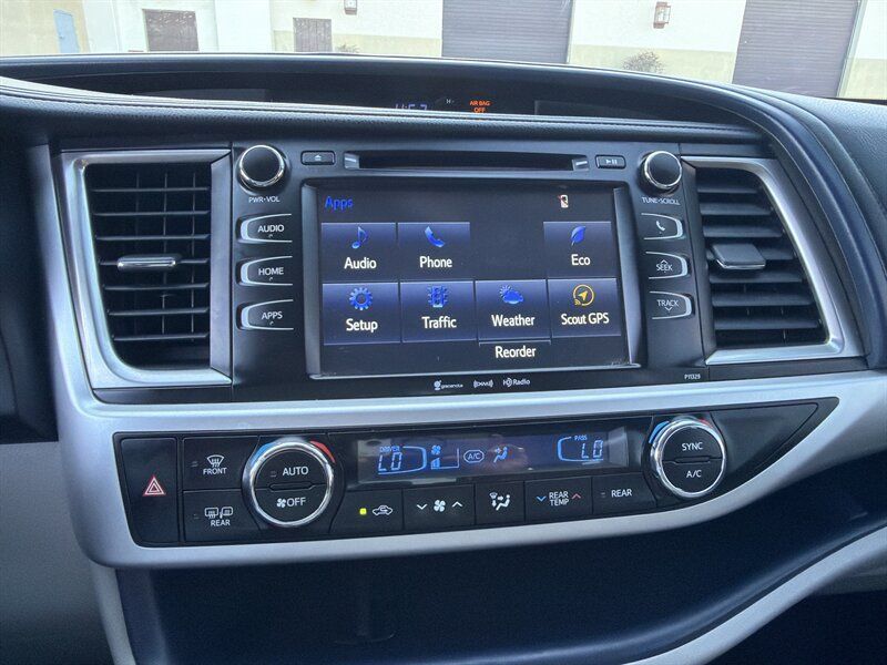 Used 2018 Toyota Highlander Plus FWD image 22