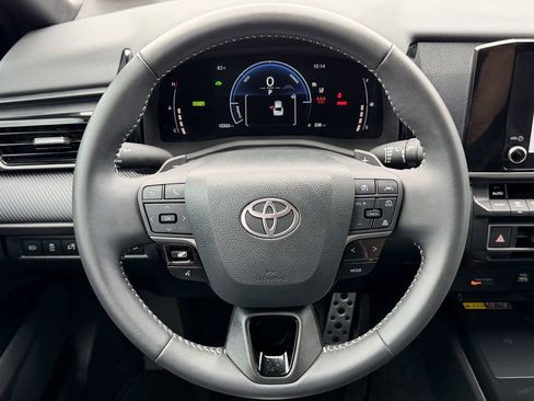 Used 2025 Toyota Camry SE w/ Convenience Package FWD image 15