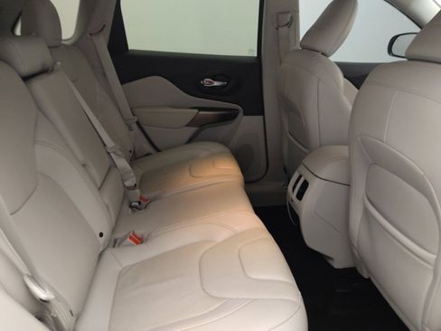 Used 2019 Jeep Cherokee Limited FWD image 19