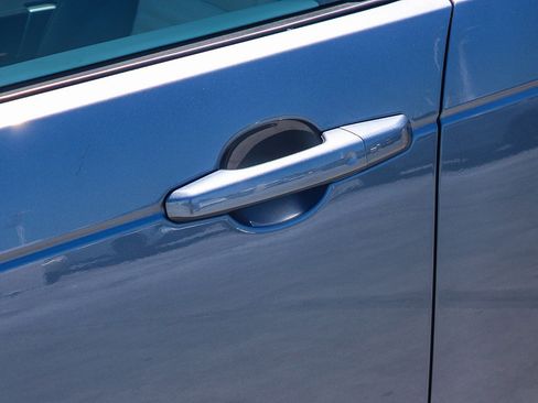 Used 2023 Land Rover Discovery S R-Dynamic image 9