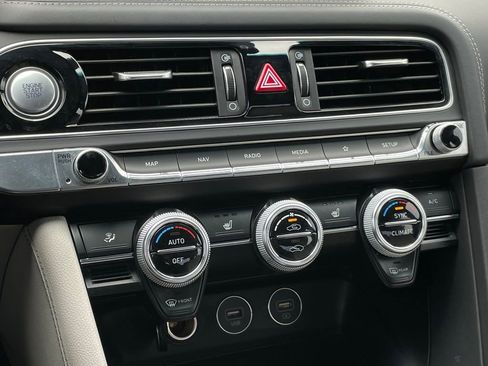 Used 2022 Genesis G70 2.0T image 18