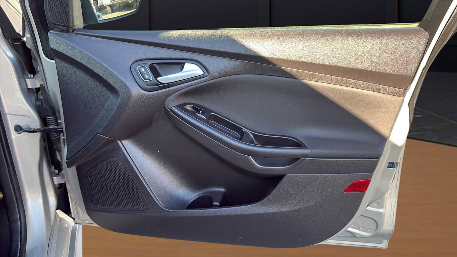Used 2015 Ford Focus SE w/ SE Sport Package FWD image 28