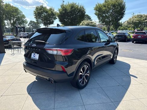 Used 2021 Ford Escape SE w/ SE Sport Appearance Package FWD image 6