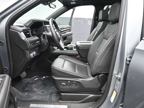 Used 2024 GMC Yukon Denali w/ Advanced Technology Package image 15