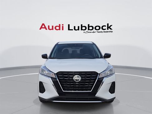 Used 2021 Nissan Kicks S image 3