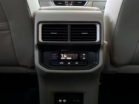 Used 2026 Volkswagen Atlas SE FWD image 15
