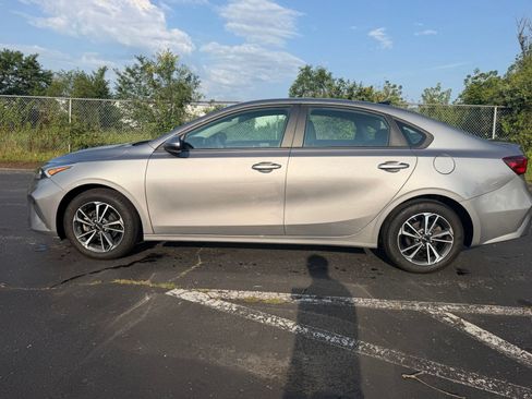 Used 2023 Kia Forte LXS FWD image 9