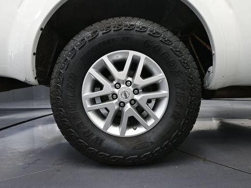 Used 2014 Nissan Frontier SV AWD/4WD image 10