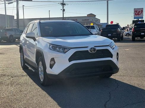 Used 2021 Toyota RAV4 XLE w/ Convenience Package image 2
