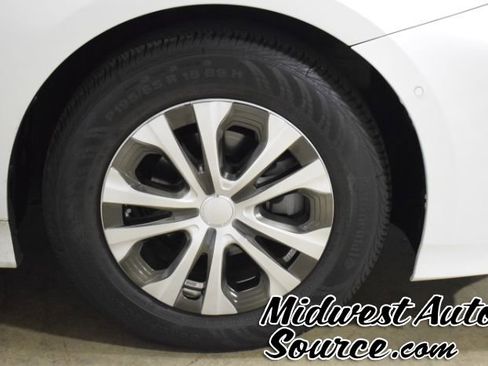 Used 2022 Toyota Prius L Eco image 11