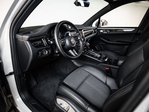 Certified 2023 Porsche Macan AWD/4WD image 4