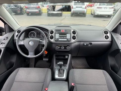 Used 2010 Volkswagen Tiguan SE AWD/4WD image 2