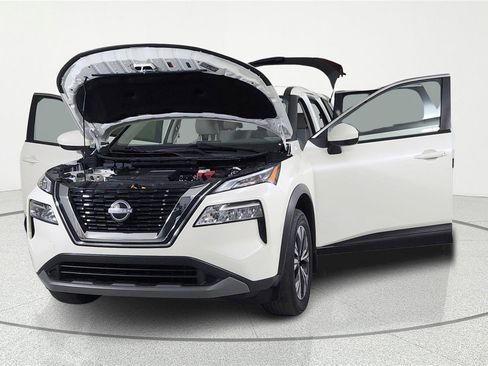 Used 2023 Nissan Rogue SV image 8