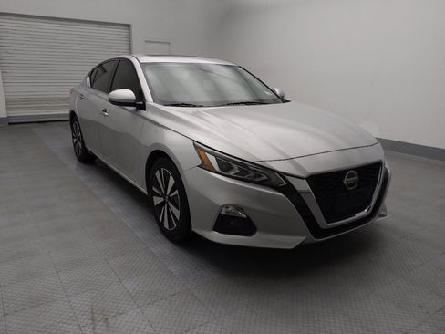 Used 2019 Nissan Altima 2.5 SV image 13