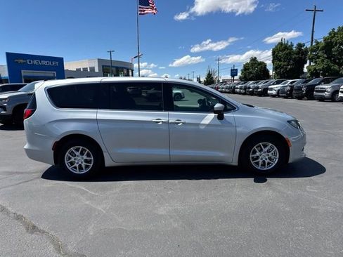 Used 2023 Chrysler Voyager LX FWD image 8
