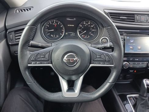 Used 2017 Nissan Rogue SV FWD image 17