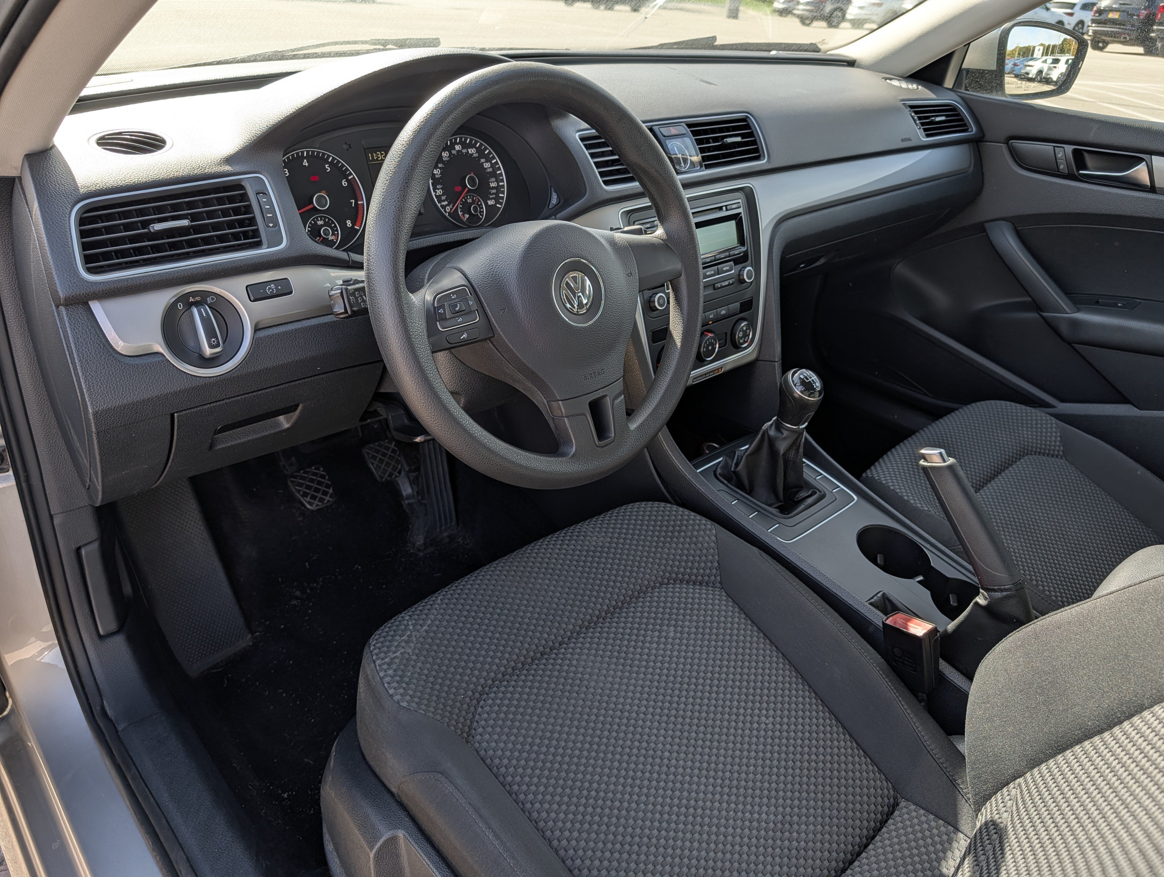 Used 2013 Volkswagen Passat 2.5 S FWD image 18