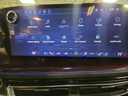 Used 2025 Chevrolet Traverse RS AWD/4WD image 19