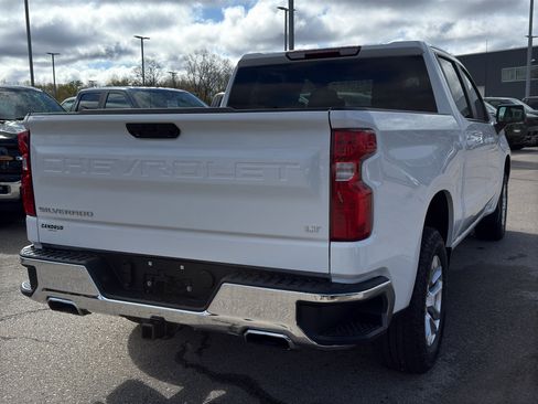 Used 2023 Chevrolet Silverado 1500 LT AWD/4WD image 5
