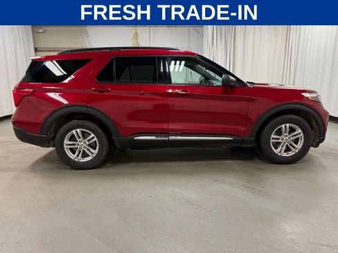 Used 2020 Ford Explorer XLT image 3