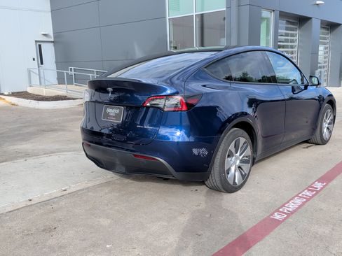 Used 2022 Tesla Model Y Long Range AWD/4WD image 10