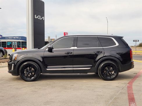 Used 2022 Kia Telluride EX w/ EX Premium Package image 4
