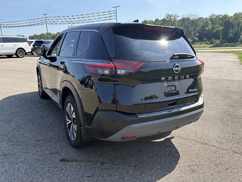 Used 2023 Nissan Rogue SV AWD/4WD image 3