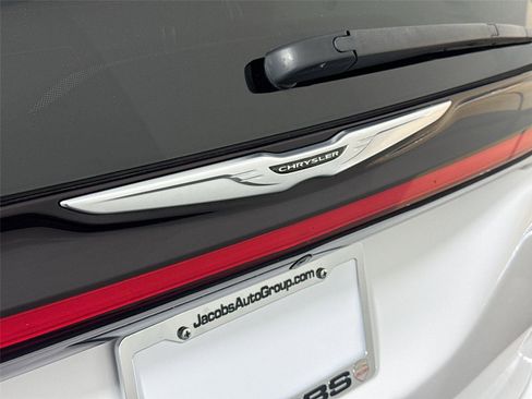 Used 2023 Chrysler Pacifica Touring-L FWD image 44