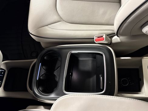 Used 2018 Chrysler Pacifica Limited w/ Advanced Safetytec Group FWD image 34
