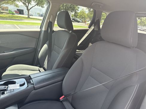 Used 2023 Nissan Rogue S image 14