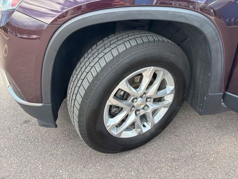 Used 2018 Chevrolet Traverse LT AWD/4WD image 5