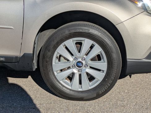 Used 2019 Subaru Outback 2.5i Premium image 11