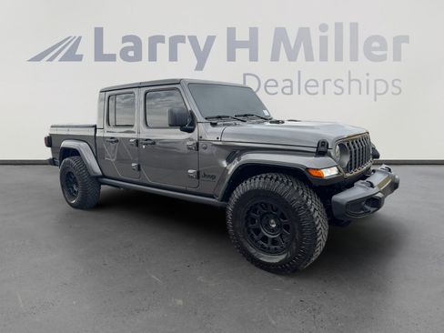 Used 2025 Jeep Gladiator Sport AWD/4WD image 7