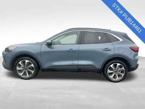 Used 2023 Ford Escape Platinum w/ Premium Technology Package image 4