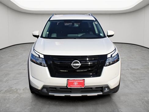 Used 2022 Nissan Pathfinder SL w/ SL Black Package image 8