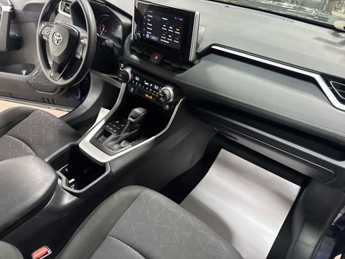 Used 2025 Toyota RAV4 XLE AWD/4WD image 38