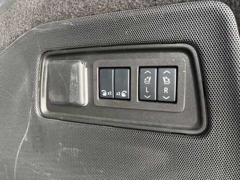 Used 2024 Cadillac Escalade Sport Platinum w/ LPO, ONYX Package image 8