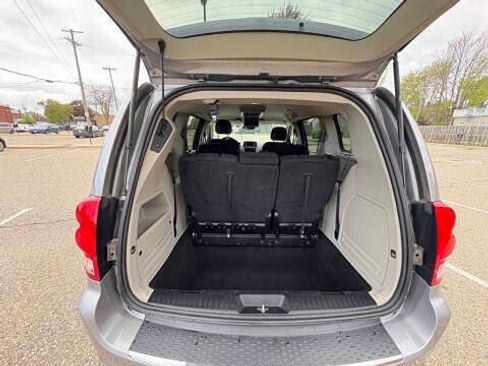 Used 2012 Dodge Grand Caravan SXT image 32