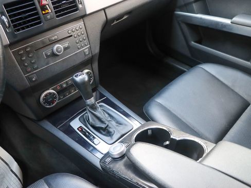 Used 2010 Mercedes-Benz GLK 350 4MATIC image 37