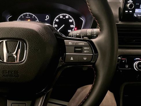 Used 2025 Honda Pilot TrailSport image 18